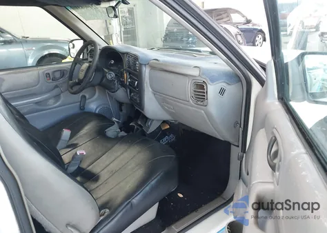 2000 Chevrolet S-10 из США, поврежденный, VIN 1GCCS14W9YK229577